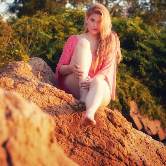 Meet your Posher, Mae - Picture 3 of 4